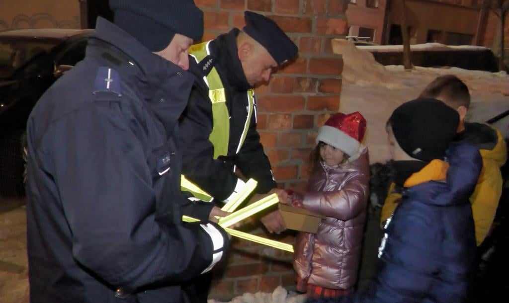 Adwent to czas tradycyjnego nabożeństwa roratniego. Licz się z pieszymi na jezdni około 6 rano.