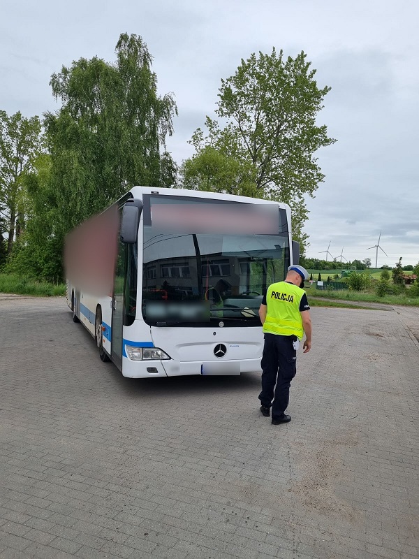 Pijany dowiózł dzieci do szkoły, kolejne miał wieźć na wycieczkę.