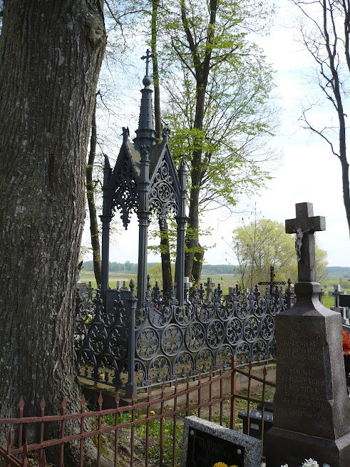 Segregacja odpadów na cmentarzach powoli staje się rzeczywistością